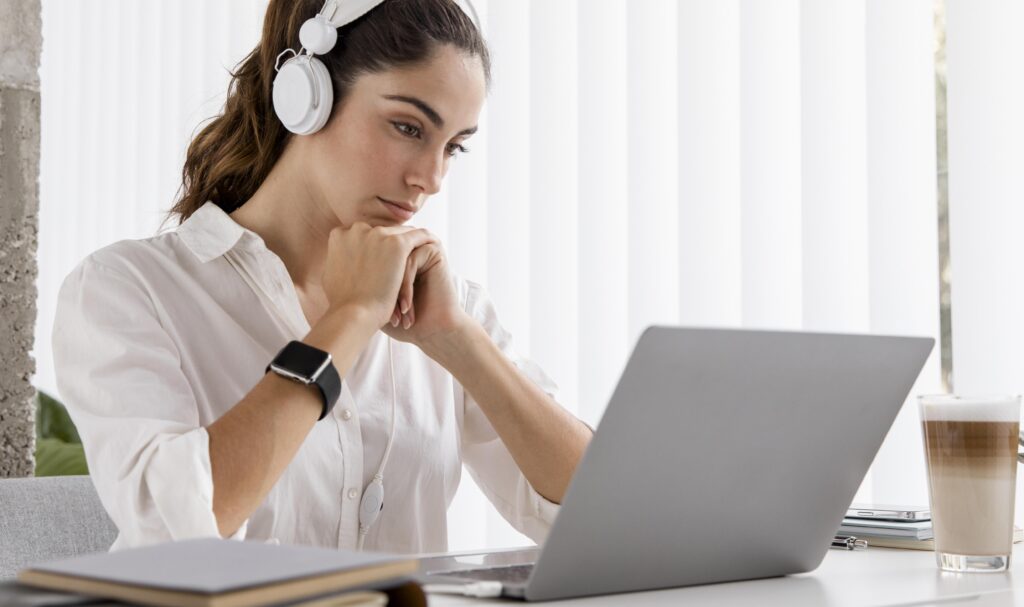 side-view-businesswoman-working-with-laptop-headphones